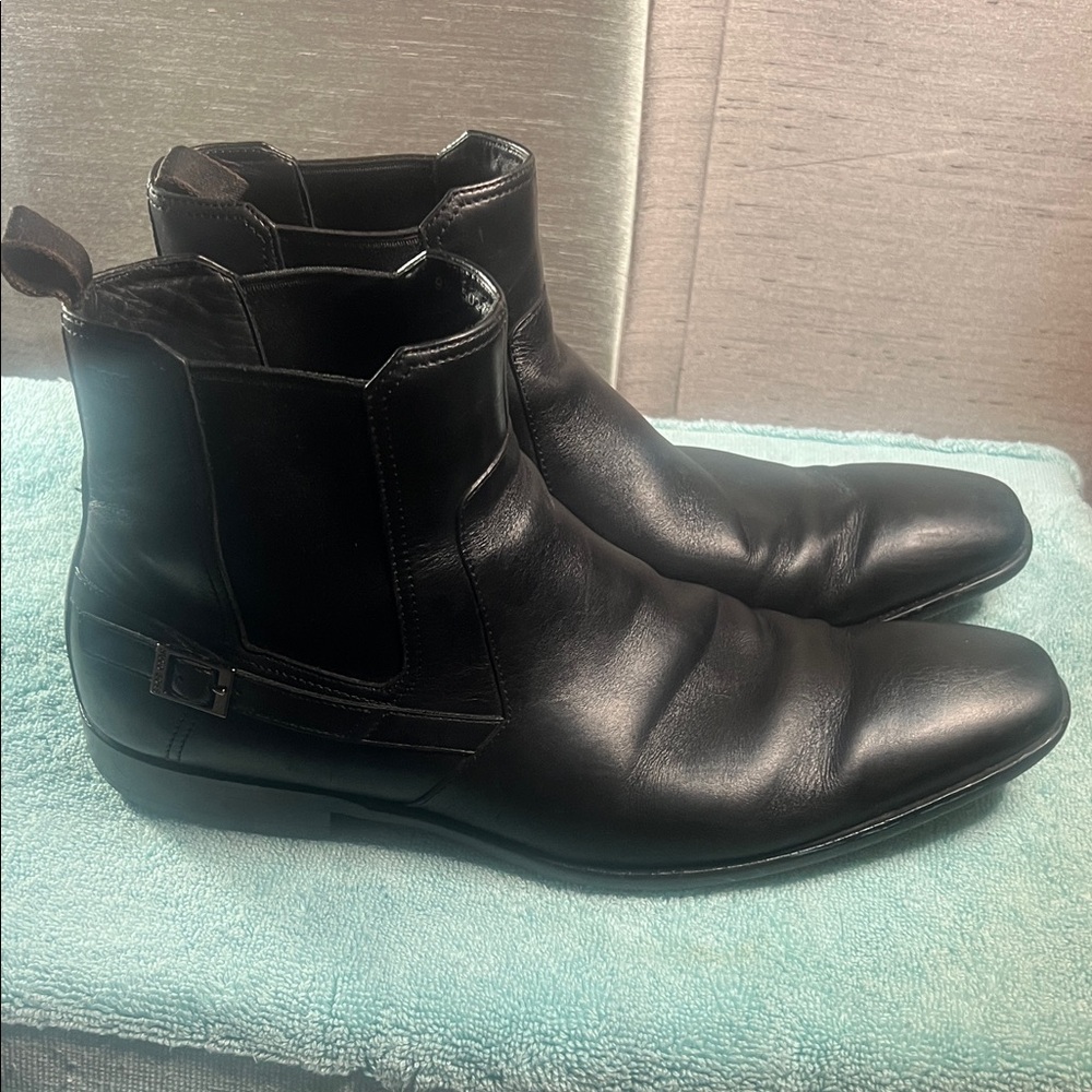 Boss Hugo Classic Black Leather Chelsea Boots w/ side engraved buckles Sz 9 1/2 - Picture 15 of 16